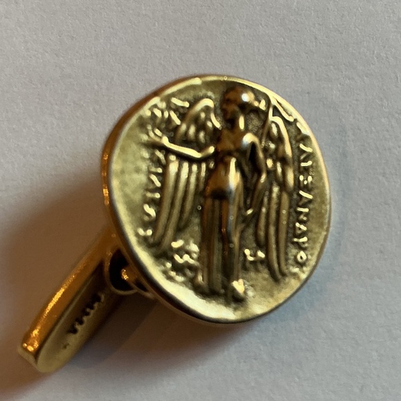Metropolitan Museum of Art Cufflinks - Picture 3 of 5